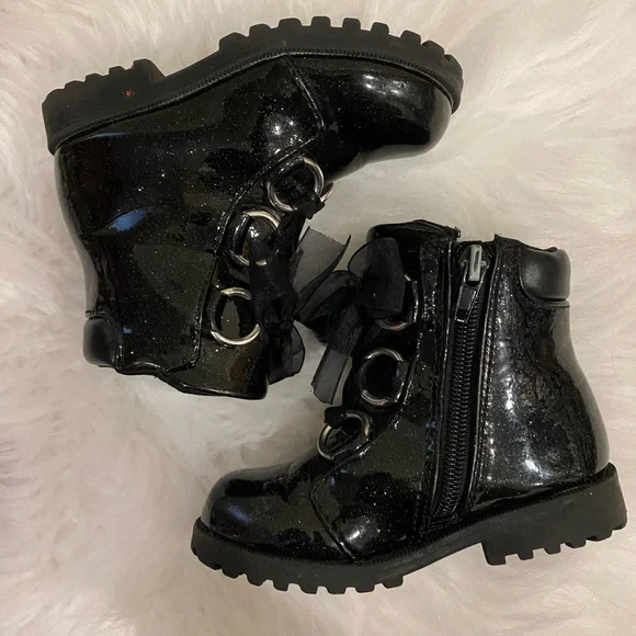 Beautiful boots - Picture 1 of 6